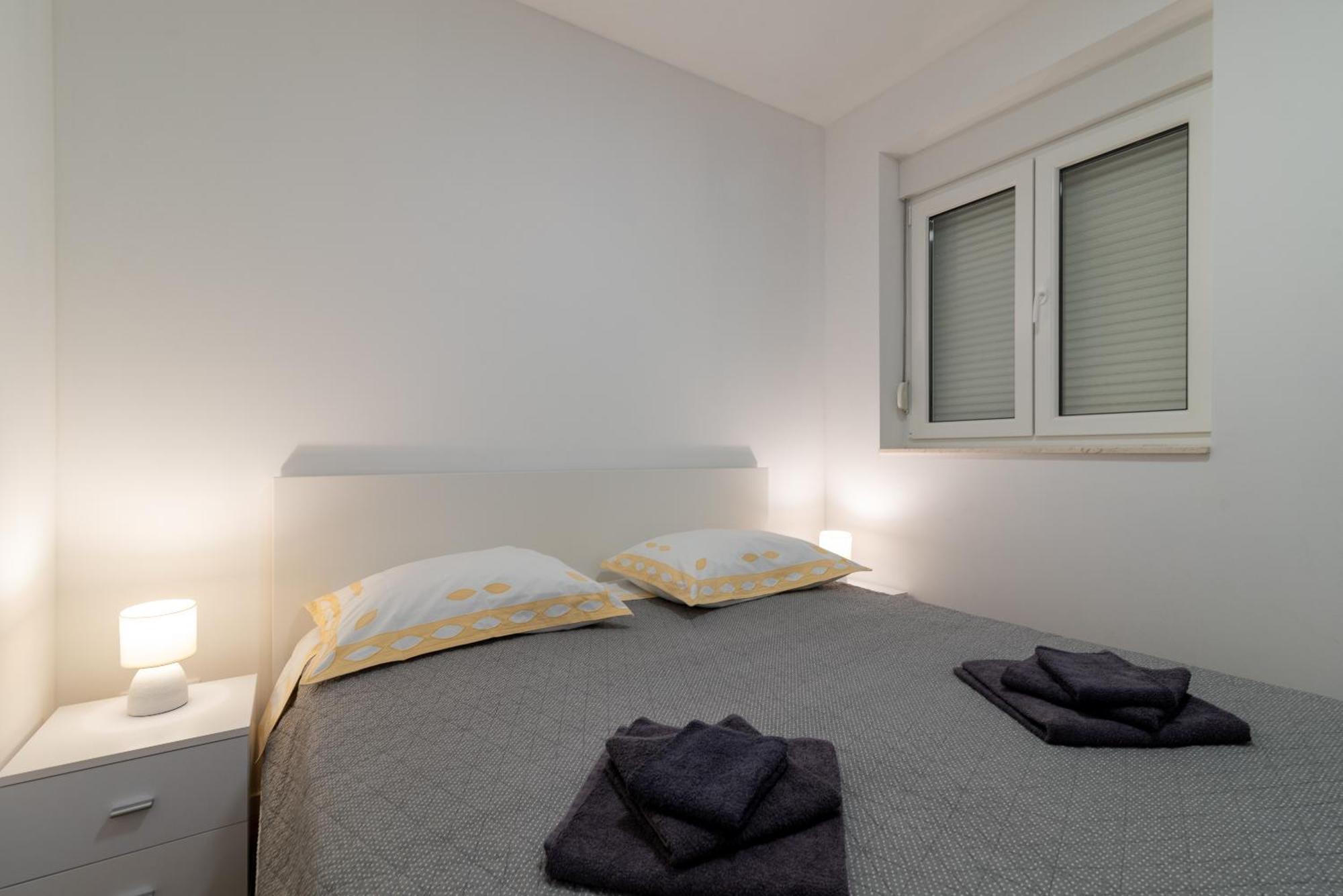 Apartman Dino Трогир Екстериор снимка